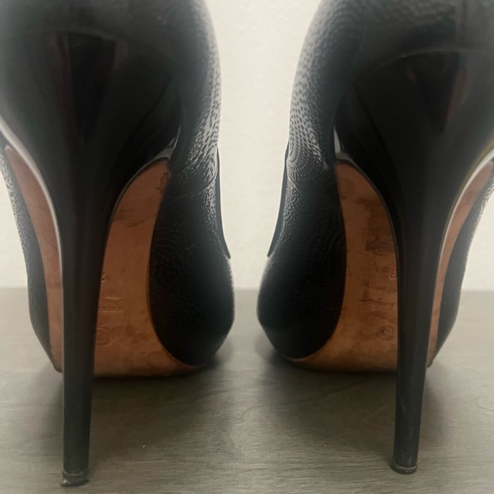 Alexander McQueen Leather Designer Stiletto Heels Womens 8 Black Paisley Luxury - Picture 9 of 16